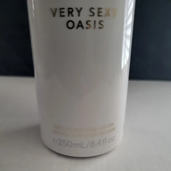 Victoria's Secret Very Sexy Oasis Lotion - Picture 2 of 3